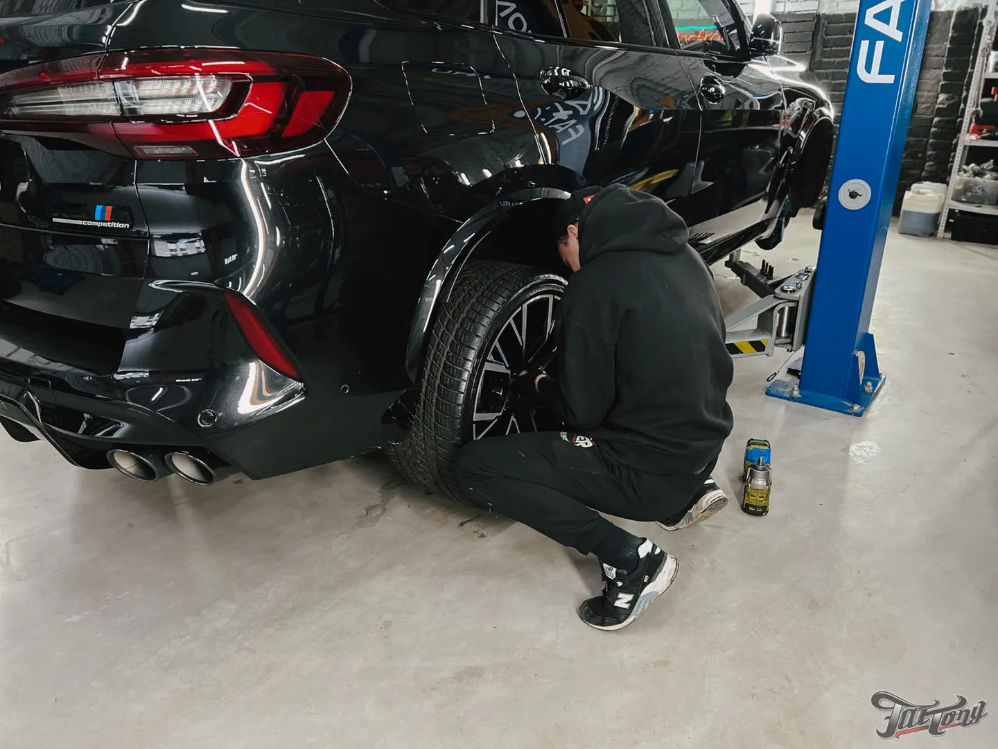 Фирменный Шиномонтаж на вибростенде для BMW X5 M